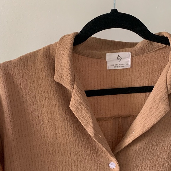 Short Sleeve, Tan colour, Button up, Blouse, Size Small - Picture 3 of 3